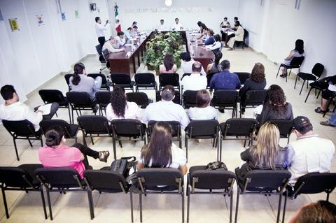 IEQ imparte talleres sobre democracia