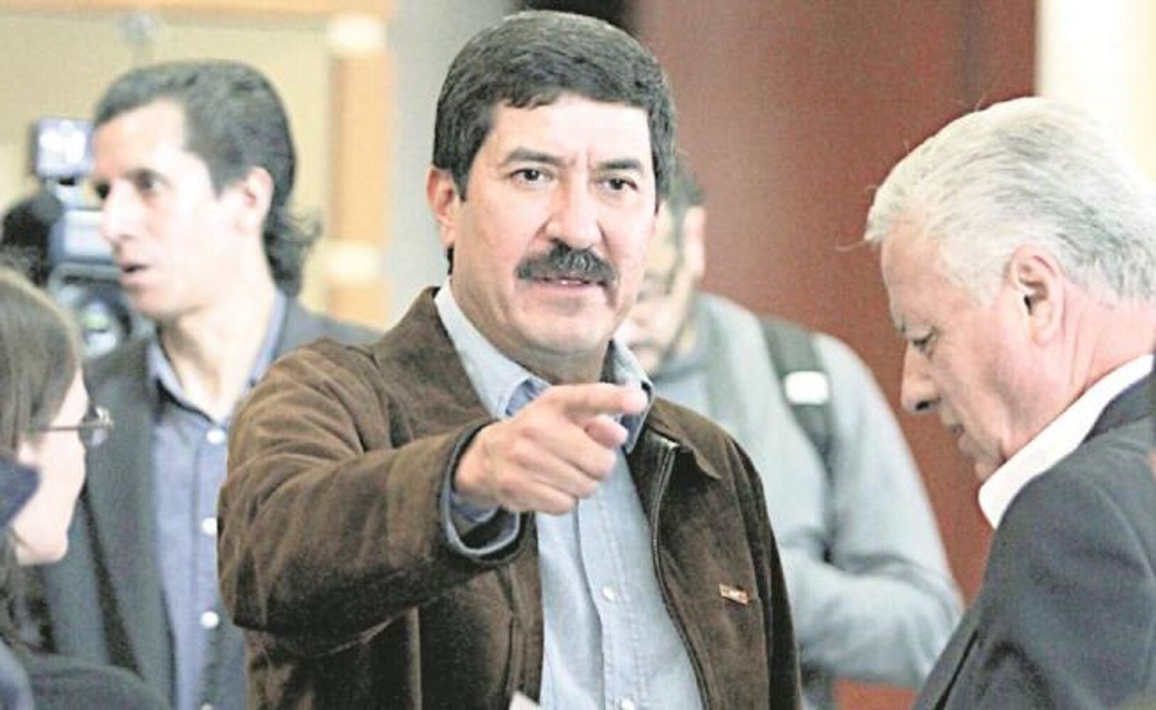 Ex gobernadores del PAN respaldan a Javier Corral con carta