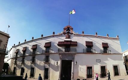 Funcionarios en Querétaro bajarán 50% su sueldo para combatir la pobreza