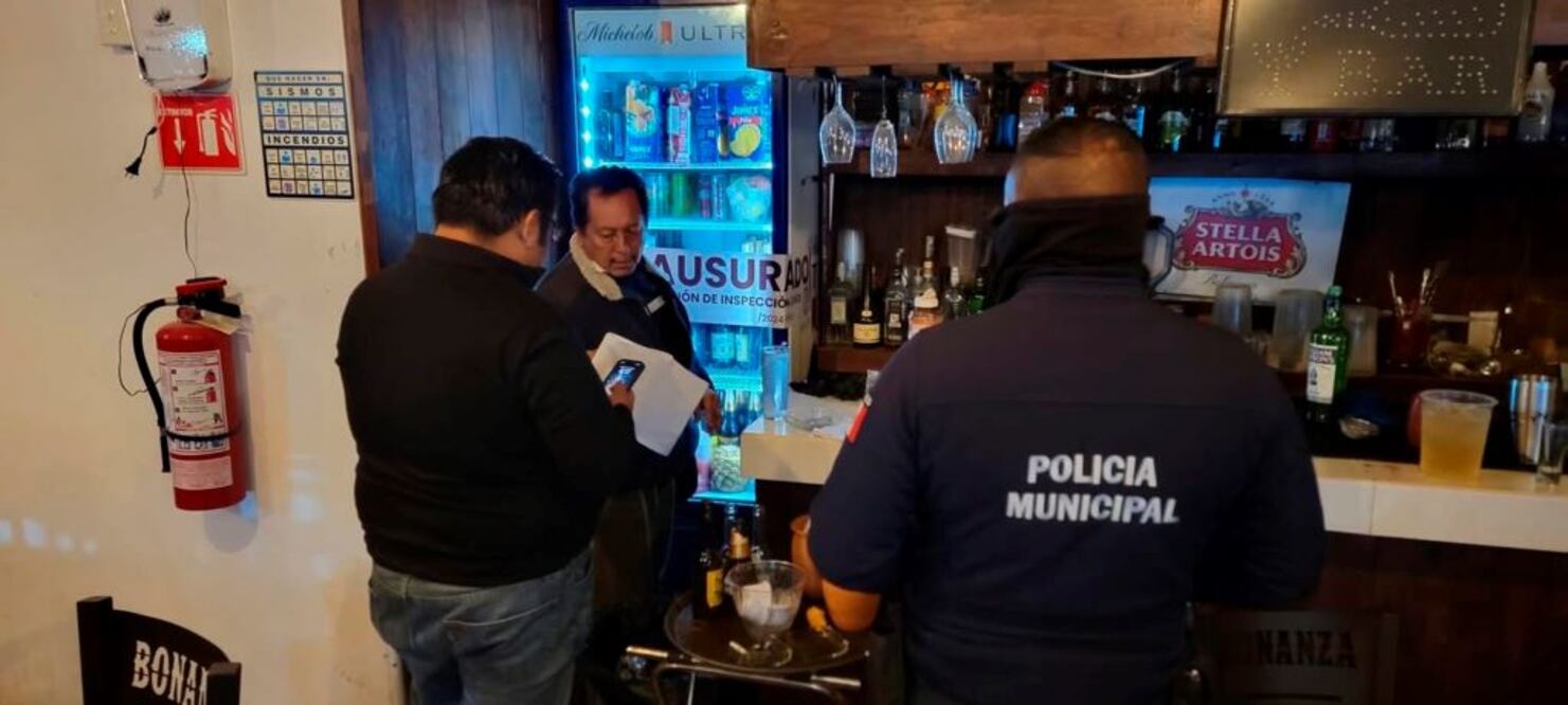 Clausuran restaurante en Ezequiel Montes. Foto: Ángel González