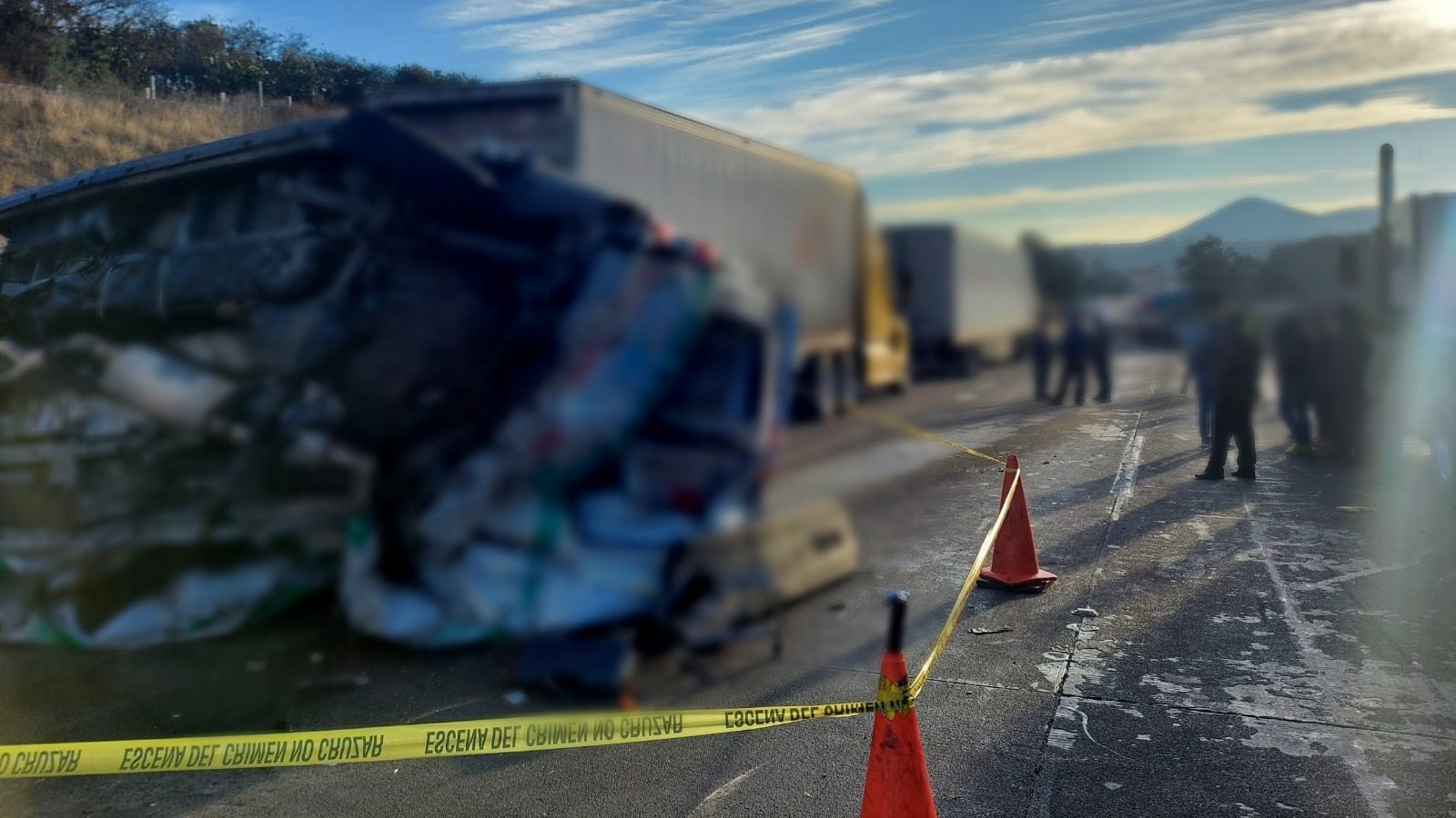 Cierre total a la circulación, tras carambola en la autopista México-Querétaro 