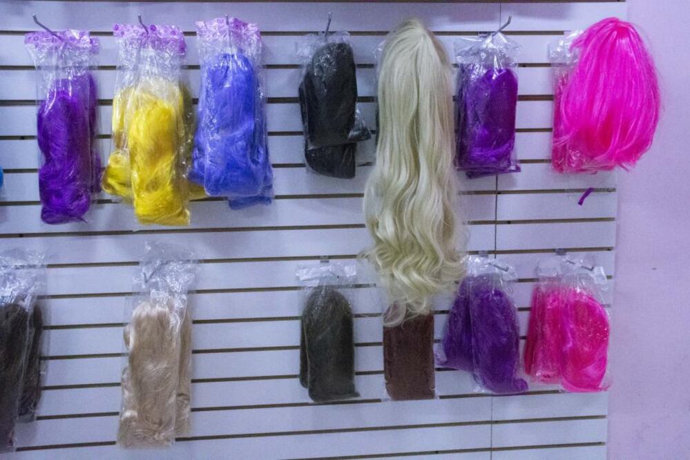 Una sección de la Plaza de la Tecnología se convirtió desde 2017 en la Plaza de la Mujer; un área conformada por decenas de locales en los que se venden artículos exclusivos para damas, entre los más vendidos están los productos cosméticos, de joyería, las estéticas y cuidado de las manos, además de varias áreas de perfumería.