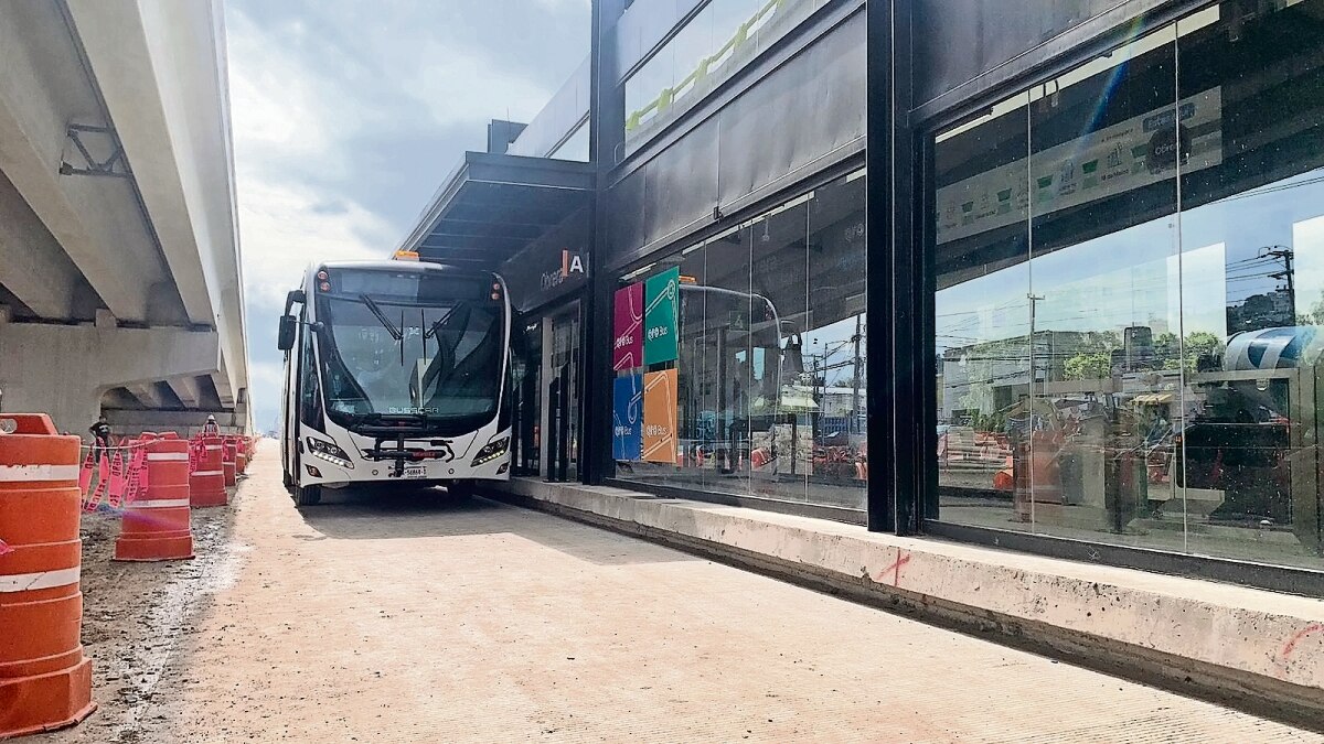 Prueban carril confinado para el transporte público en el Paseo 5 de Febrero