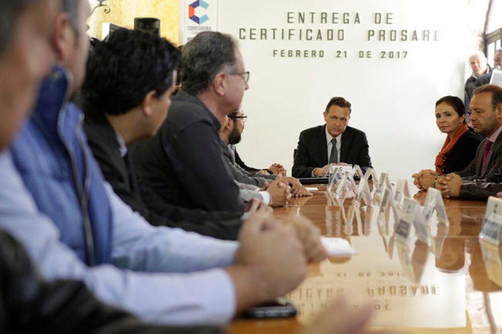 En el municipio de Corregidora, desde noviembre de 2015 se logró la simplificación de la realización de trámites. (ESPECIAL)