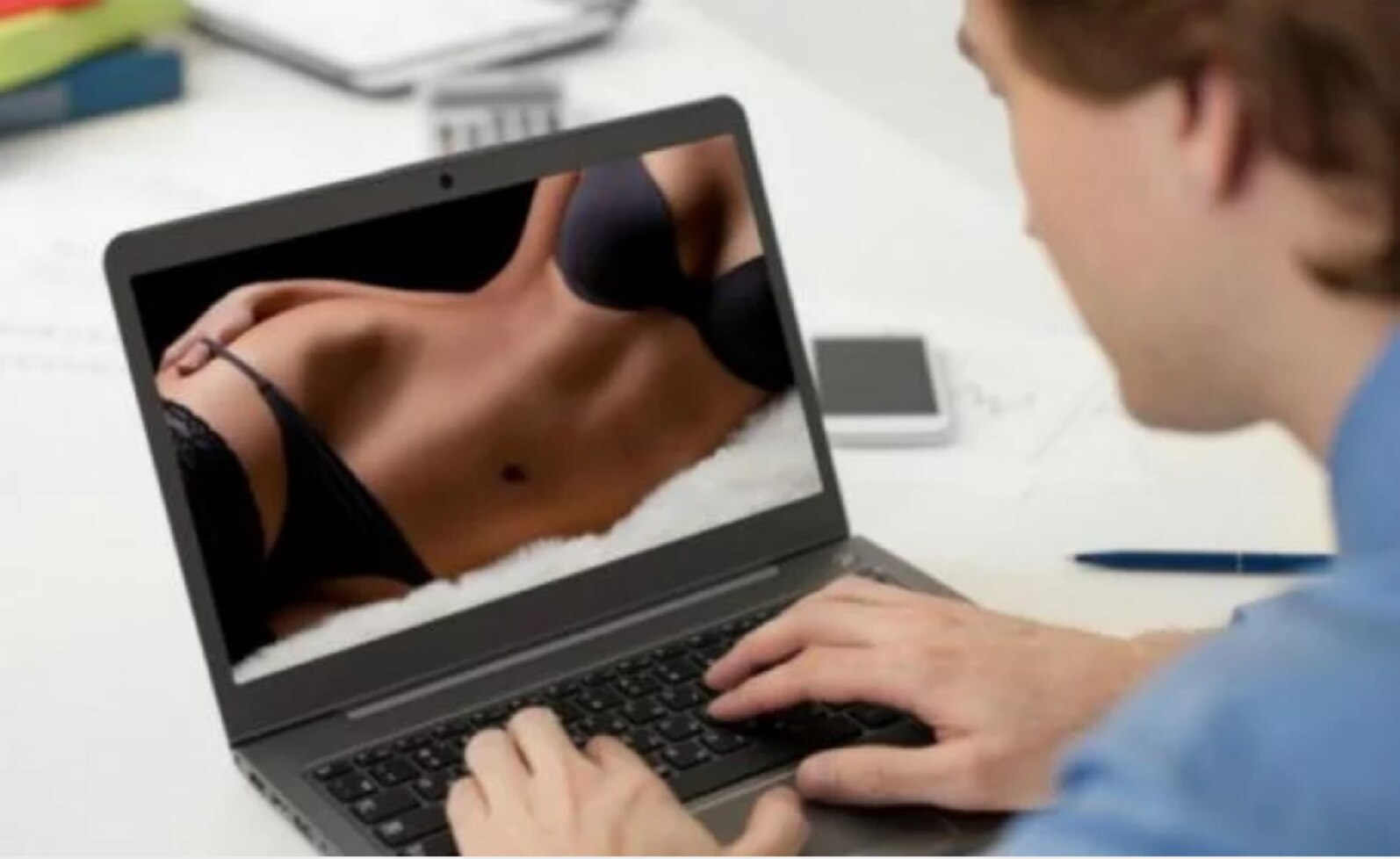 1 de cada 5 mexicanos ven porno en el trabajo