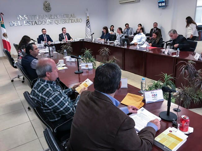 Destituyen a consejero del IEEQ