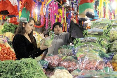 Pega carestía a canasta básica: comerciantes