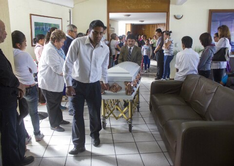 Dan sepultura a niño atropellado