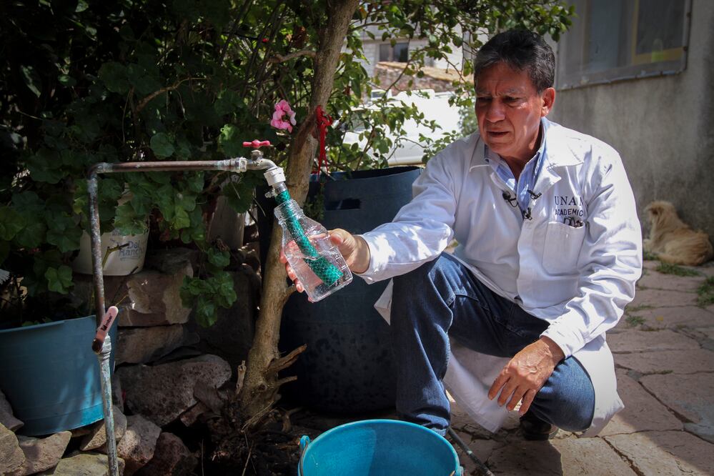 El investigador del Centro de Geociencias de la UNAM Campus Juriquilla, Marcos Adrián Ortega Guerrero, informó que se detectó una alta concentración de muchos elementos radiactivos (CÉSAR GÓMEZ)