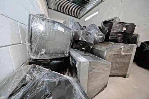 Recibe Semarnat 200 televisores analógicos