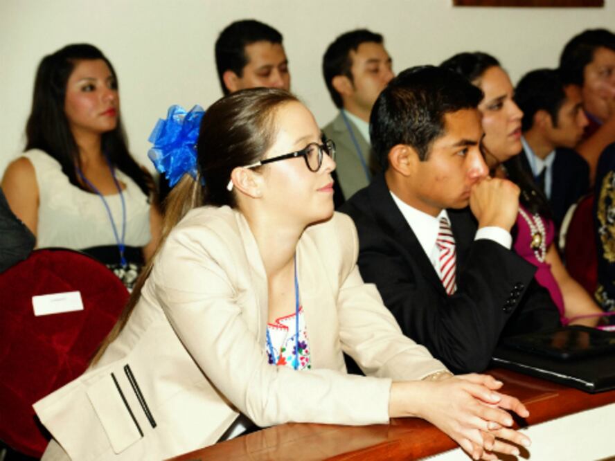 Jóvenes tocan temas vitales