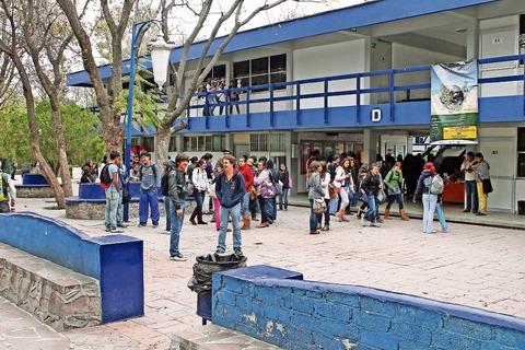 Asesorarán a alumnos que decidan ampararse