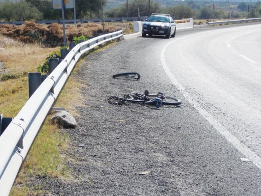 Muere atropellado; viajaba en bicicleta