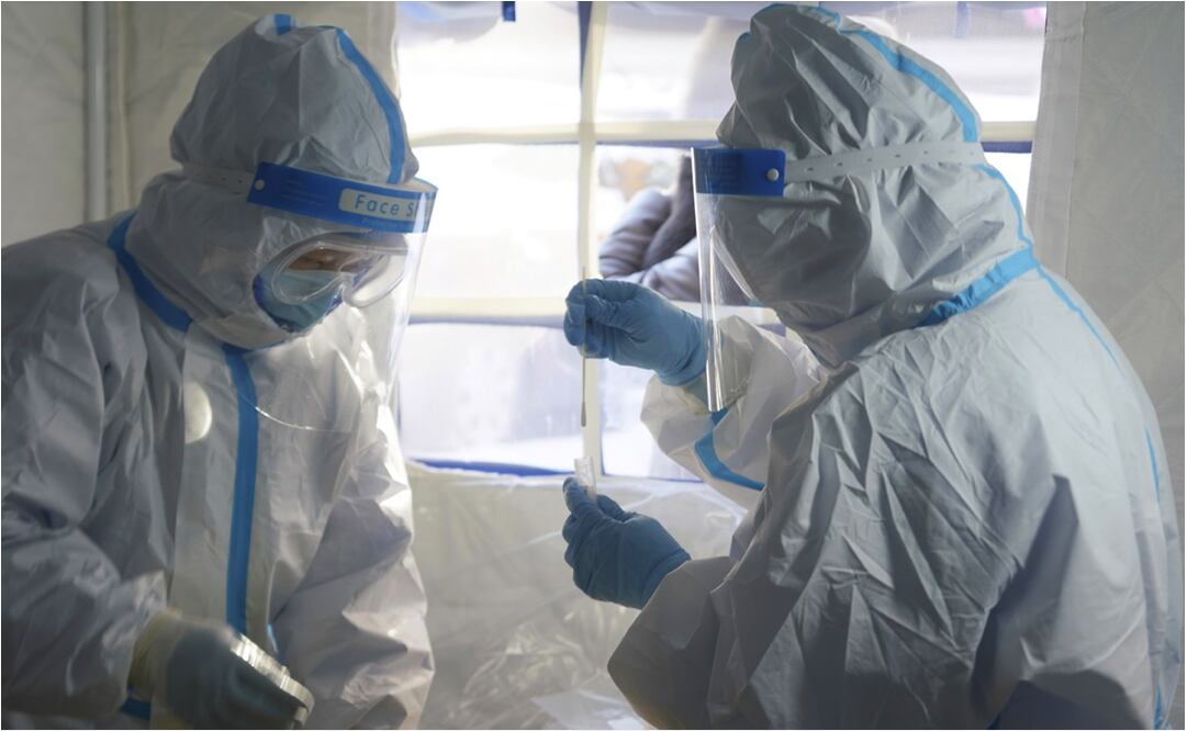 Tests rectales: la polémica nueva forma de detectar el Covid-19 en China