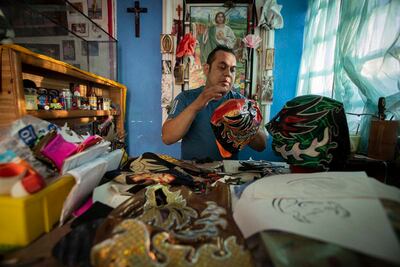 Del ring al cuarto de costura. Zarpa de Tigre Junior confecciona la lucha libre queretana 