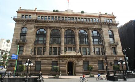 Posible victoria de AMLO no debería sacudir a mercados ni al peso: Banxico