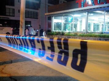 Investigan homicidio afuera de “Tacos El Pata”