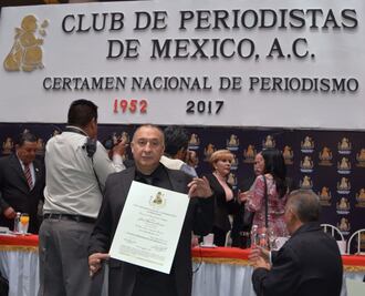 Premian a periodistas de EL UNIVERSAL