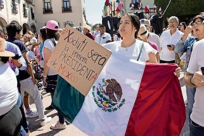Se reúnen en Plaza de Armas para celebrar a Xóchitl Gálvez