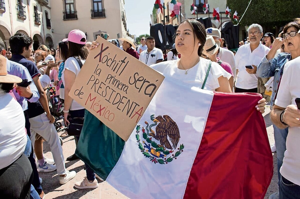 Se reúnen en Plaza de Armas para celebrar a Xóchitl Gálvez