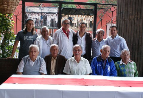 Veteranos se reúnen con directiva de Gallos