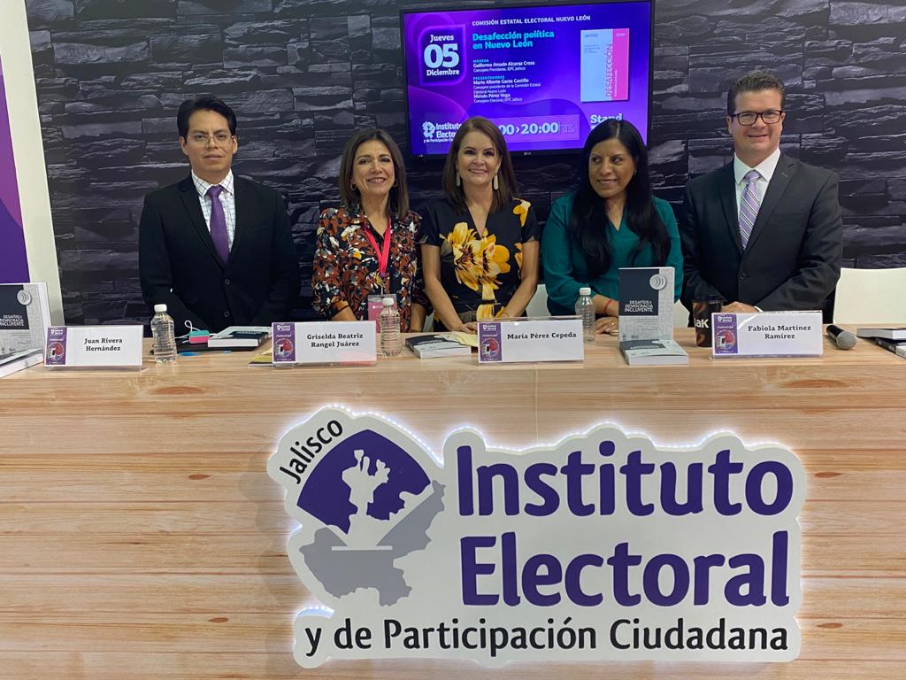 Consejerías del IEEQ presentan libros en FIL