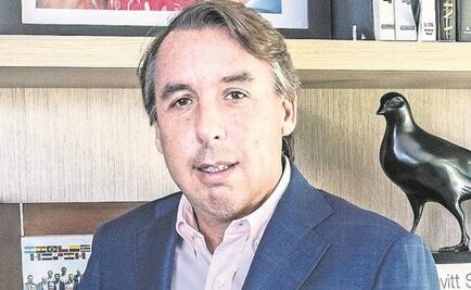 Emilio Azcárraga expresa condolencias a familia de Adolfo Lagos