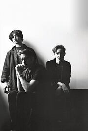 El superhéroe que canta en bares