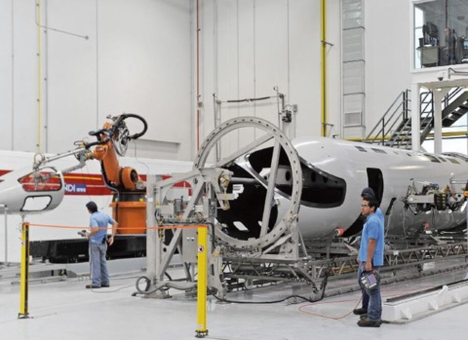 Vuela avión Learjet 85 fabricado en Querétaro 