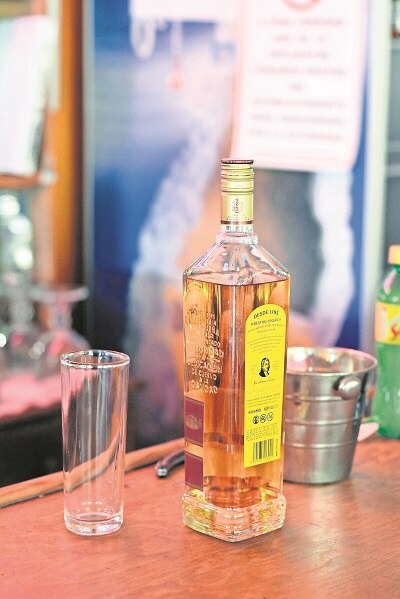 60 años de brindar en cantina Campoamor