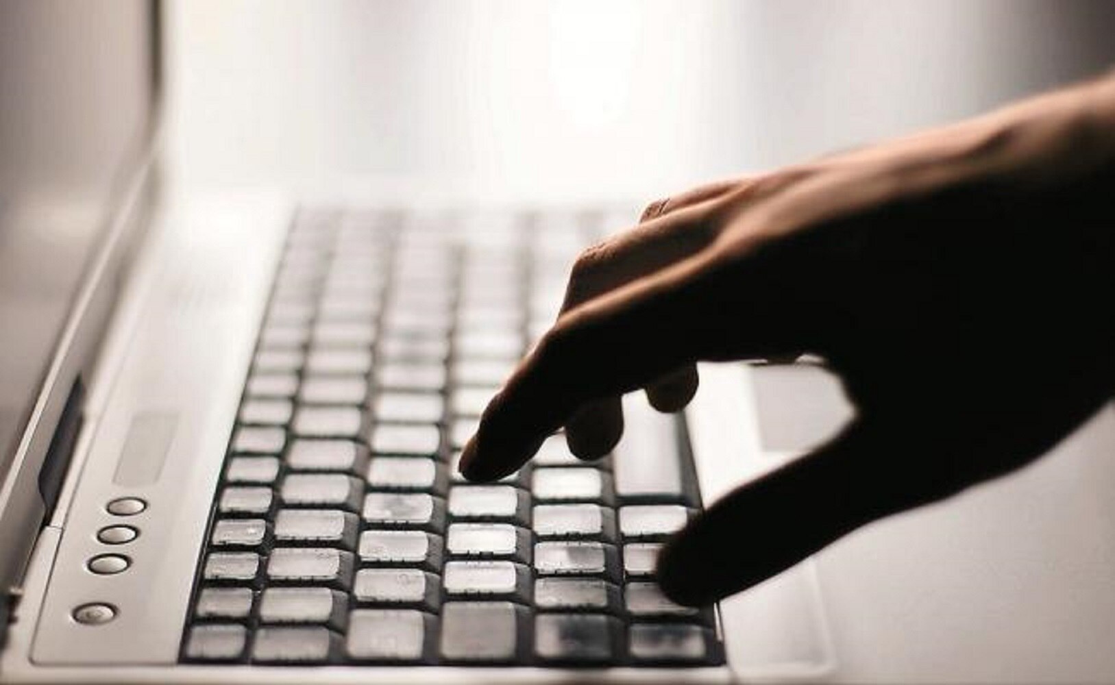 Investigan venta de fotografías de mujeres y niñas en Tamaulipas