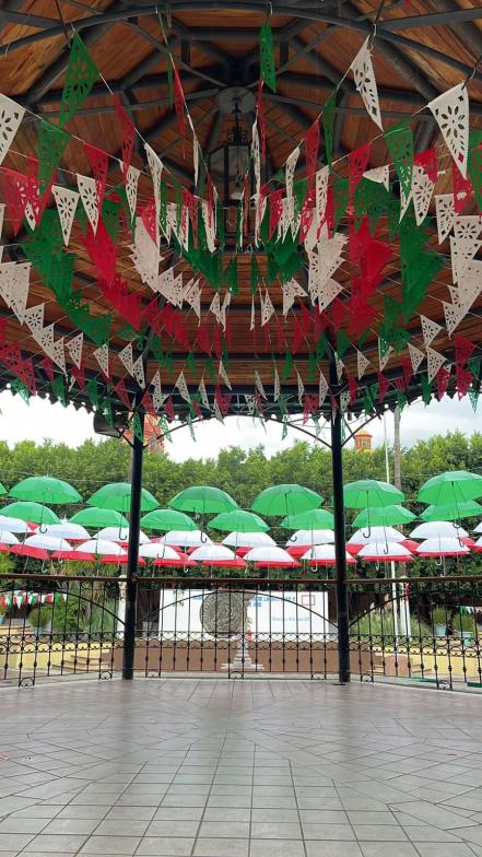 Tolimán tampoco se quedó atrás y se pintó de colores patrios 