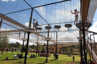 Goteras retrasan la apertura de atracción