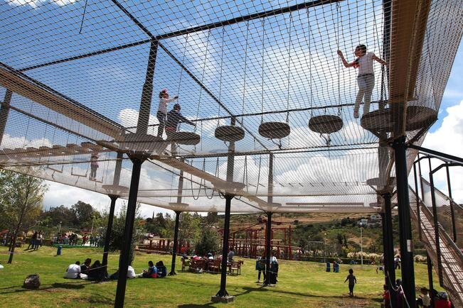 Goteras retrasan la apertura de atracción