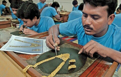 Coloca SNE a 14 mil 385 personas