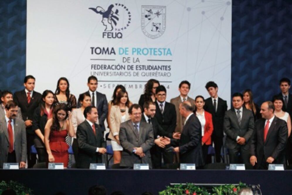 Asiste JCR a toma de protesta de líder de FEUQ