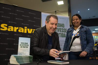 Sobreviviente de Chapecoense lanza libro: "Vive como si cada día fuera el último"
