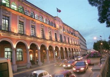 Crecieron 20% deudas de estados: Fitch  