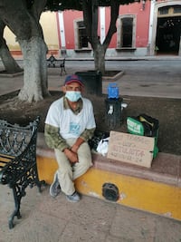 "Soy rotulista", adulto mayor busca empleo en Querétaro 