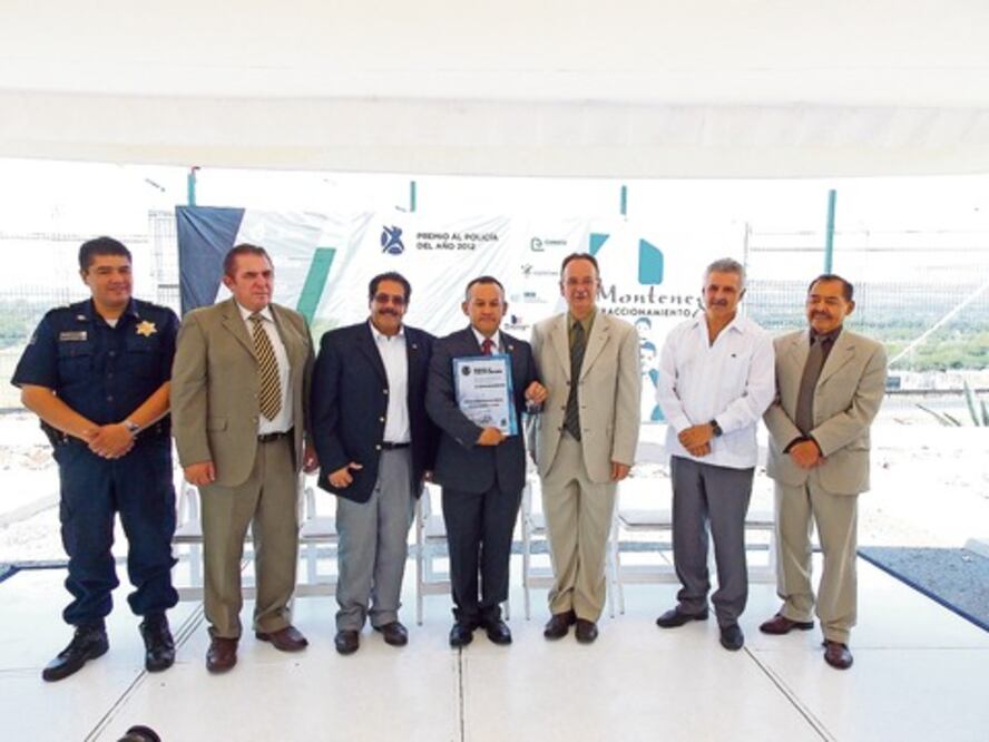 Reconocen desempeño de policía 