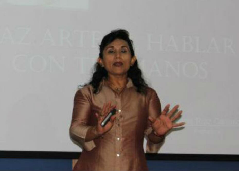 Imparte la UAQ curso sobre señas