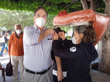 Adultos mayores ponen el ejemplo para vacunarse contra la Influenza