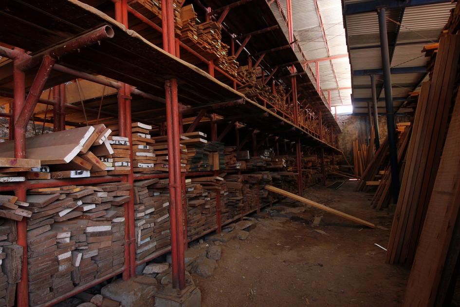 Tres generaciones se han hecho cargo del comercio, uno de los dos únicos que se han mantenido en el barrio de San Roque gracias a la dedicación de la familia Mercado