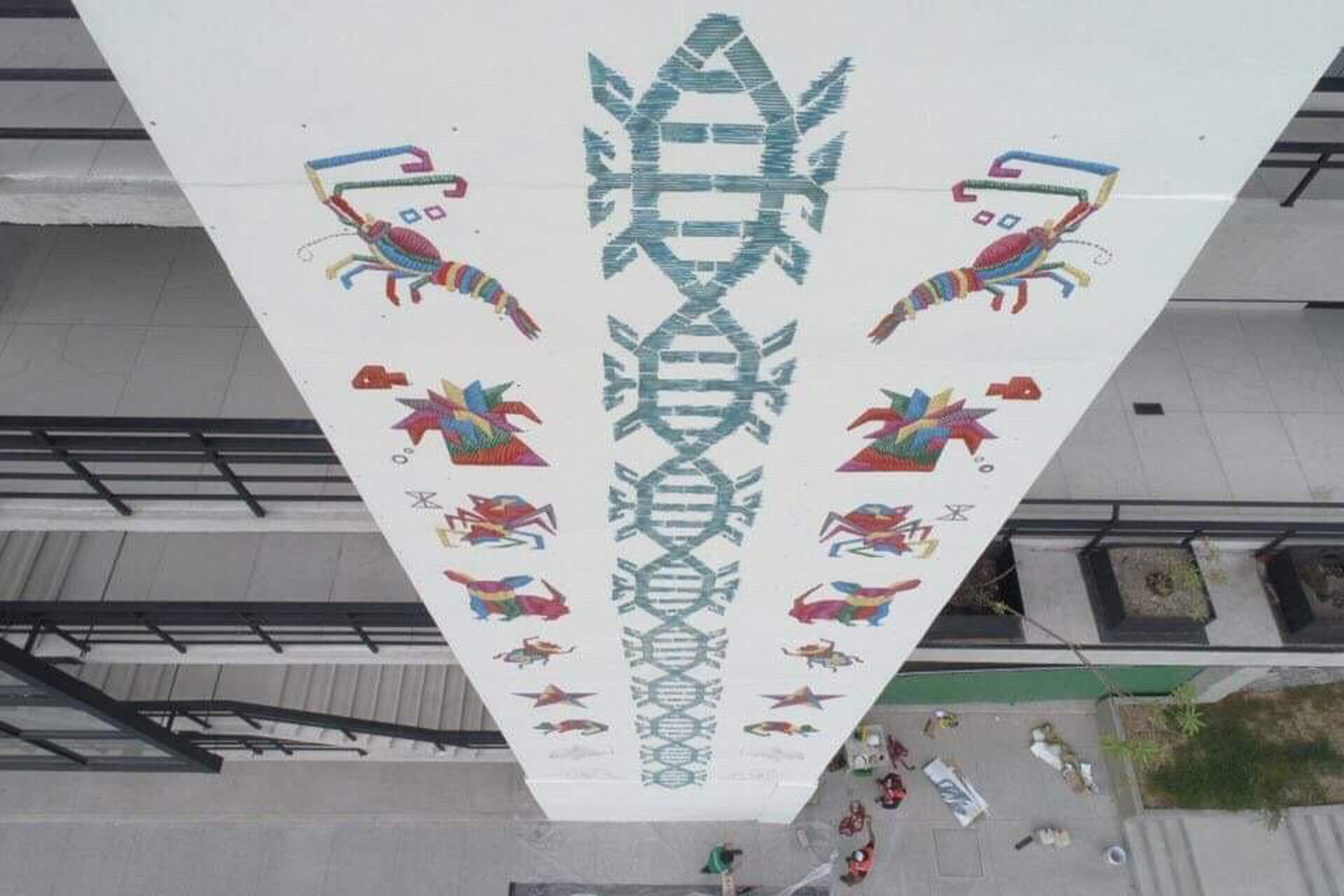 Cultura otomí embellece mural en la UNAM