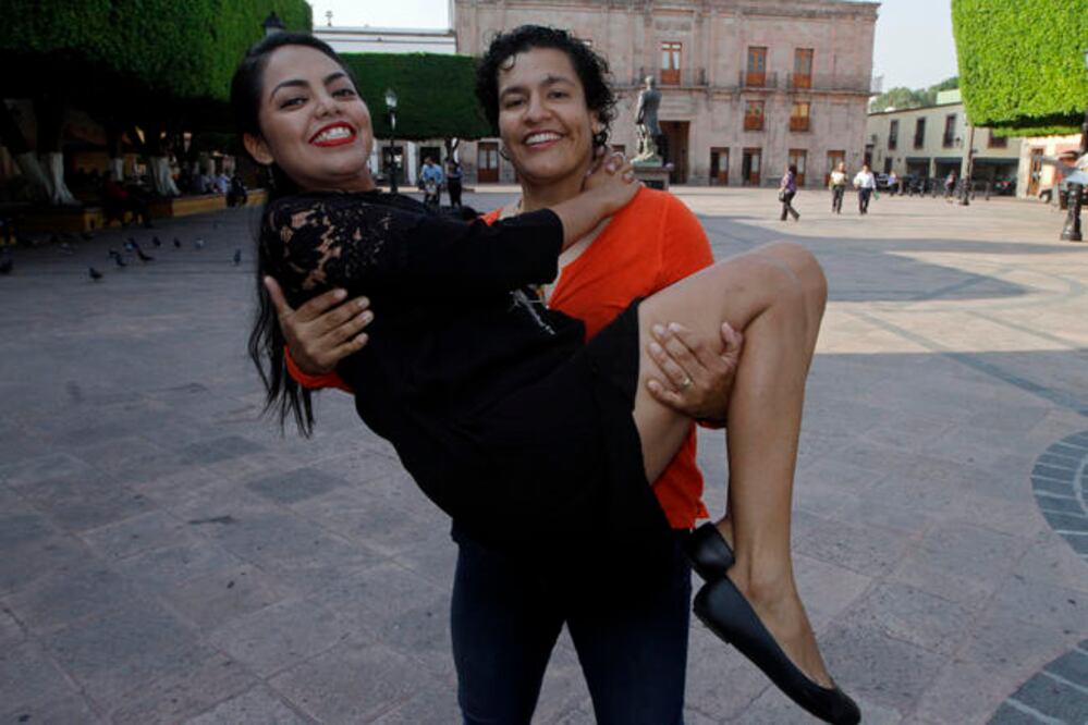 Entre las iniciativas que se encuentran pendientes está la del diputado Carlos Sánchez (PRD), que busca reformar el Código Civil del estado para que se acepte como matrimonio la unión de dos personas del mismo sexo. (ARCHIVO. EL UNIVERSAL)