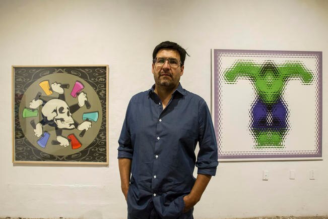 Fabián Ugalde distorsiona imágenes ampliamente reconocidas por los espectadores, como ocurrió con Hulk en la obra “Expanded Fury”. (FOTOS: DEMIAN CHÁVEZ. EL UNIVERSAL)