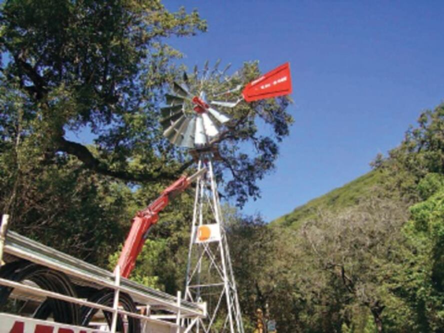 Aprovechan energía eólica para el campo