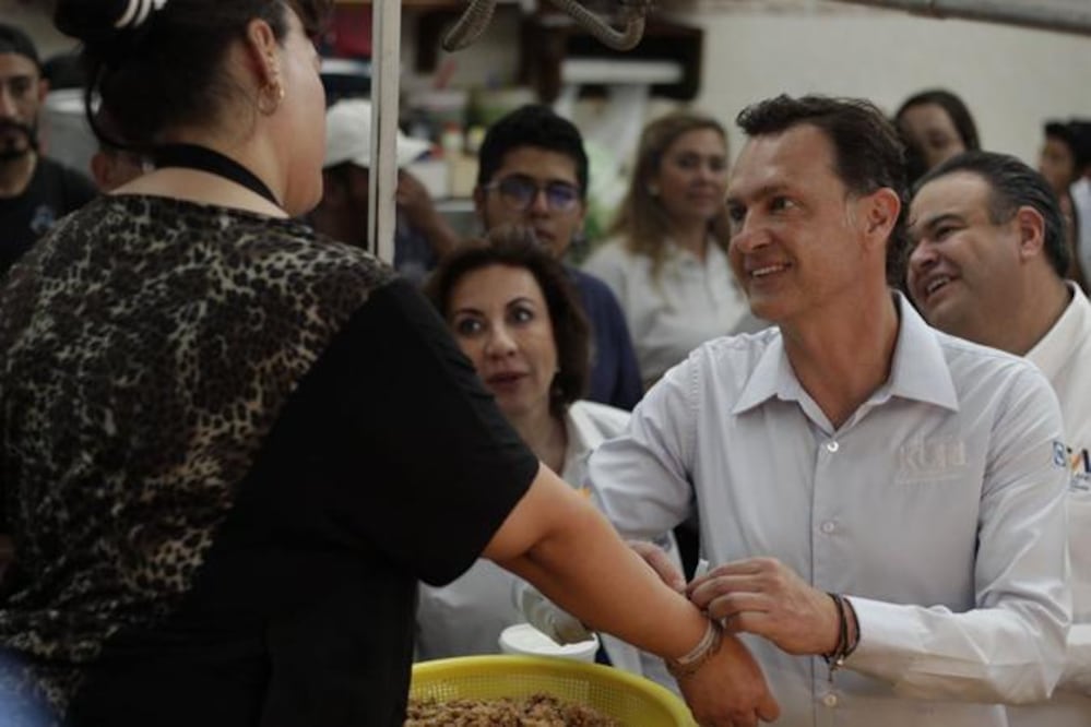 El candidato refirió que desde el Senado de la República se pueden reforzar esquemas para vigilar a Pemex. ESPECIAL