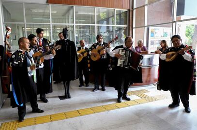 Presentan fotos de la Estudiantina de 1882