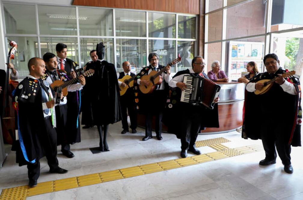 Presentan fotos de la Estudiantina de 1882